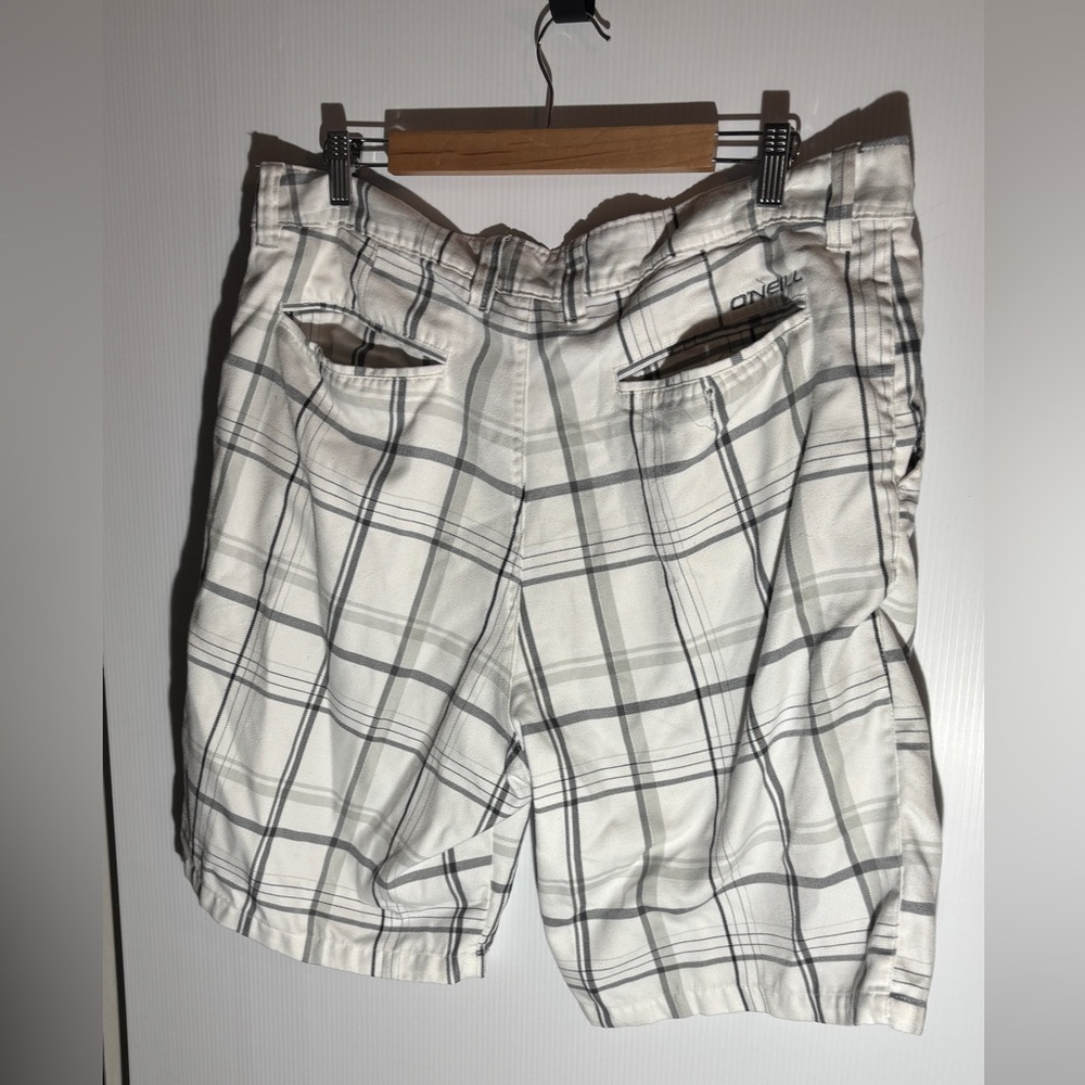 O’Neill Men's White Plaid Shorts - Picture 3 of 3